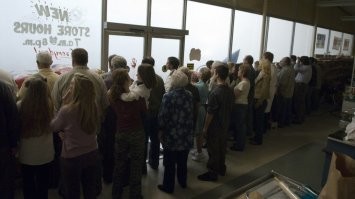 В Китае посетителей гипермаркета заперли на карантин прямо в магазине