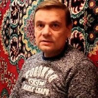 <<Просто фото людей, лиц, без сюжета и движения, без динамики.>>
Просто человек на фоне ковра)))