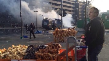 Протестующие захватили центр Оттавы