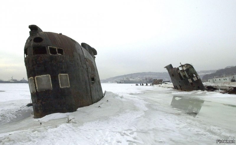 Вот про Кладбище подводных лодок во Владивостоке, тоже интересно, в крае есть в районе города Фокино, а вот во Владивостоке только на острове Русский в бухте труда остатки кораблей, которые уже почти все попилили на металл