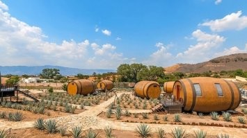 Ага, а название отеля - "Диоген"?