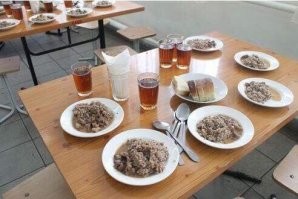 Ученики из разных стран показали, что они едят на обед в своих школах