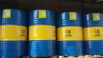 Мужчина пострадал, пытаясь распилить болгаркой бочку