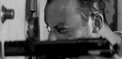 Нетерпеливый курьер из Воронежа обложил клиента матом и попал на видео