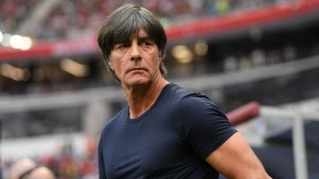 смахует на йоахима,или он на неё