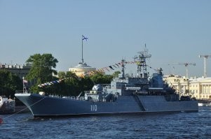 Автор, считаю необходимо дополнить. Имя прославленного моряка носит большой десантный корабль Балтийского флота "Александр Шабалин" 110