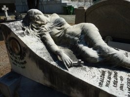 Кладбище Стальено в Генуе особый пост заслуживает!