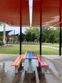 Бабушка заказала в кафе любимому внуку борщ, котлетки и десерт. Но начался сильный дождь и внучок целый час не мог доесть тарелку первого. (с)