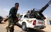 США поставили сирийским боевикам тысячи таких новых пикапов, только там были тойоты, их назначение примерно такое.