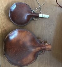 От жажды сдохнешь, пока найдешь и завалишь владельца кожи, пока подготовишь эту самую кожи и пока придумаешь, как же, сука, в шалашике соорудить такой миленький бурдючёк для водички ))