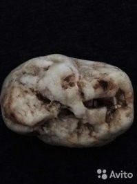 Пфф, жалкие подражатели... У нас на авито камешки по 500 млн продаются, а уж по 3-10 млн так вообще завались.