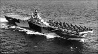Пендосский авианосец после шторма.
5 июня 1945 года в составе отряда кораблей он попал в такой шторм, что хотя и выжил, но вышел из него вот в таком виде: