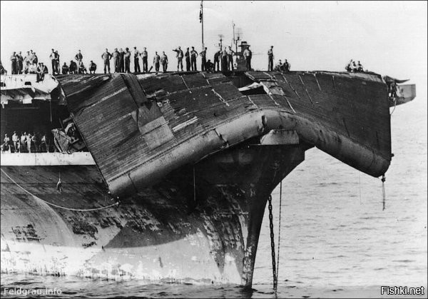 Пендосский авианосец после шторма.
5 июня 1945 года в составе отряда кораблей он попал в такой шторм, что хотя и выжил, но вышел из него вот в таком виде: