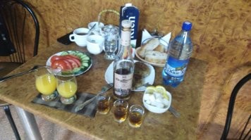 А я подтвержу,  бывает и сахар жру просто кубиками,  :) да вон фото вчерашнее,  справа,  это мне лимоны и сахар + минералка. 
Автор куйню несет конечно. Я диабетик да,  :)  Картофельное пюре,  и зрелые бананы - вот самый вред,  и путь к Нейропатии, панкреатиту, и др. заболеваниям.