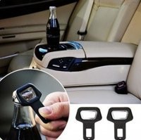 Вообще-то три в одном:
- заглушка для ремня безопасности
- открывашка для бутылок
- подписка на премию Дарвина