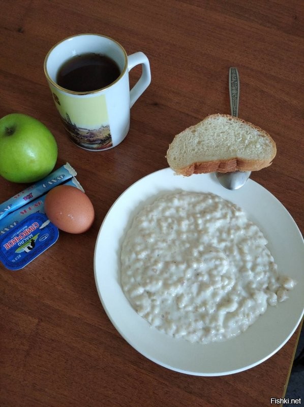 Стандартный завтрак в российской больнице, голодным не останешься.