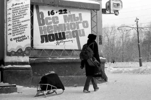 Ничего загадочного на фото не остаётся, если прочитать приписку мелким шрифтом на афише)
Всё в мире на своих местах))