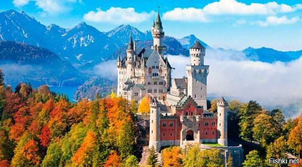 похож на замок Диснея?!

.
.
Вот замок, который похож на замок Диснея. С него и рисовали. Нойшванштайн (Schloss Neuschwanstein) - «Новый лебединый камень».