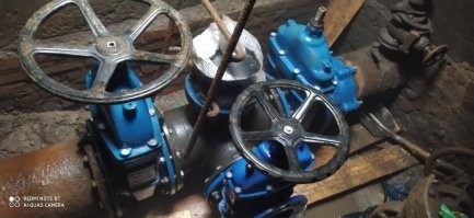 Ну уж мне то не нужно рассказывать как работать на сетях водопровода больше 20 лет  стажа и ни одной аварии. Если ремонт на неделю, растянуть времянки это максимум день работы и делается предварительно. Если больше делаются байпасы, дублирующие сеть (пэ труба мелкого диаметра до 160 стоит не так дорого), а рассказывать как работает водоканал мне не нужно, это эксплуатация водопроводной сети и мелкий ремонт, да и идут туда больше ждать пенсии.