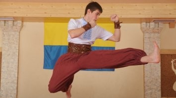 А как же УСРАИНСКИЙ ГОПАК!!?
Как минимум этими танцами ПОЛОВИНУ всего нашего раздолбают...