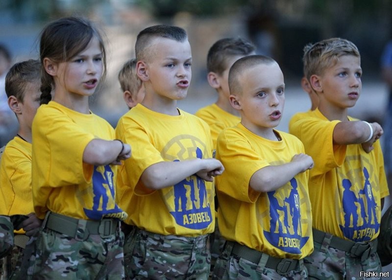 Если с детского сада маленькому украинцу показывать эсэсовцев и свастики, то к взрослому возрасту вырастет фашист.

Чей Крым, рогуль?