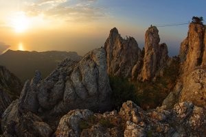 Слишком высоко они были. Аж на Ай-Петри поднялись. Кстати, высота горы Ай-Петри легко запоминается-1234м. (Один, два, три, четыре)