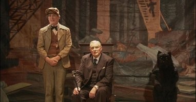 Мужчина ударил зрителя, закинувшего ноги на кресло в зале кинотеатра