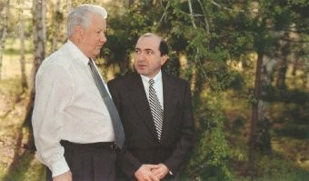 Интересно, этих двоих сейчас в одном котле варят?