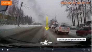 для всех "умных" - стрелкой показал двойную сплошную, которая проглядывает через снег ...