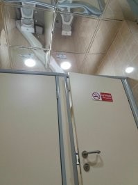 Центральное здание НижневартовскНефтегаза середины 2000х. Народ охреневал от такого ремонта.