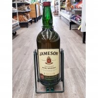 Сдаётся мне, было продолжение. Под неё виски подкатили.