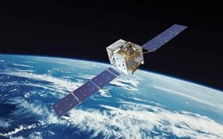 В 2008 году был запущен космический телескоп "Ферми" с расширенным в ультрафиолетовую область спектром. Он обнаружил у всех галактик фонтанирующие выбросы рентгеновского и по большей части гамма излучения исходящих из полярных областей чёрных дыр в центрах галактик. Материя звёзд и планет попадая в чёрную дыру перемалывается гигантской гравитацией из атомов в гамма излучение и выбрасывается во Вселенную. По сути в центре галактик находится уничтожитель ВСЕГО, АННИГИЛЯТОР. Но как ни странно, даже сейчас порой в прессе некие "учёные" пиарясь пытаются нам втирать про некие каналы в другие Вселенные нырнув в ЧД... Теперь ты знаешь правду и как ты будешь с ней жить???