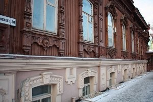 А, так вот почему они так построены! Кризис был в 1970-х - тогда в Питере много таких домов понаставили..!