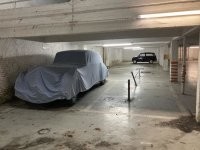 У меня в доме в гараже бентли стоит