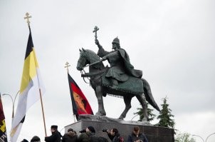 Какие времена, такие и памятники... Памятник Ивану Грозному в Орле.