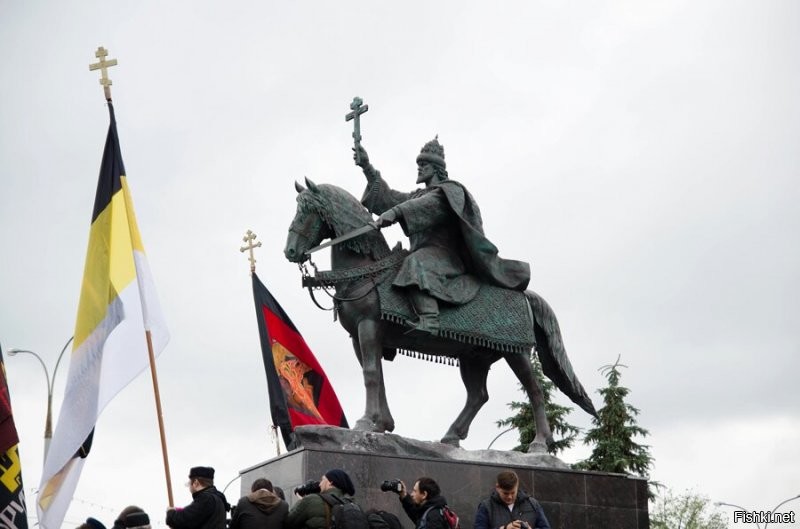 Какие времена, такие и памятники... Памятник Ивану Грозному в Орле.