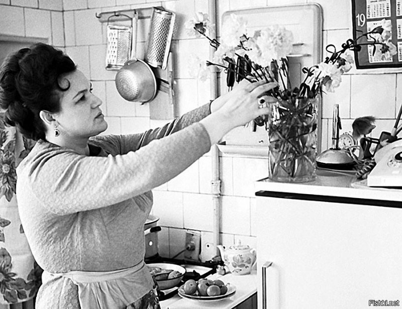 Людмила Зыкина на кухне. 1970 год. Фото Валентина Кузьмина /Фотохроника ТАСС/