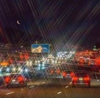 Так и есть. Поэтому без очков за руль не сажусь вообще. Днём тоже не сильно лучше.