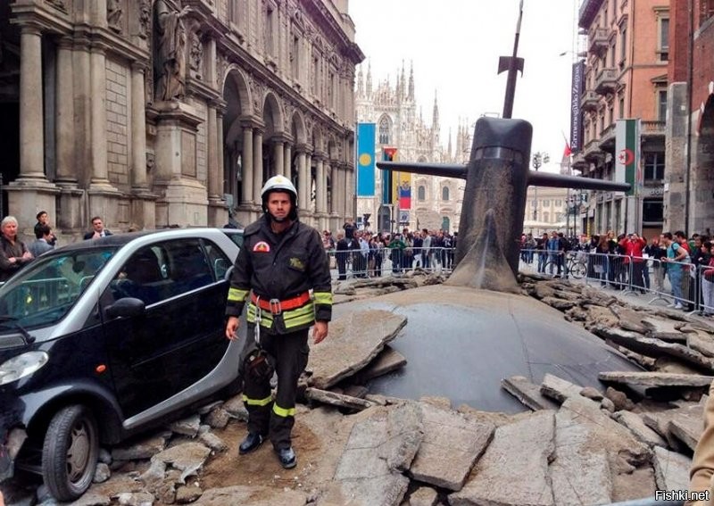 Российская подводная лодка экстренно всплыла в центре Милана.