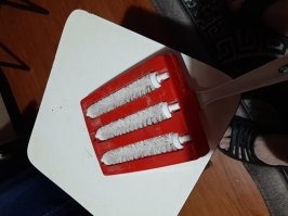 "Старое приспособление для сбора крошек"
С чего оно старое? Вот мое