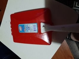 "Старое приспособление для сбора крошек"
С чего оно старое? Вот мое