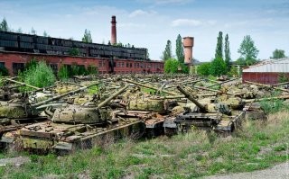 Украина при развале СССР ,с таким потенциалом осталась ..Даже круче чем Россия  (мы все долги взяли на себя СССР 200 млрд) ..
Оружие ,склады  НЗ (продовольствие и вооружение лет на пять активных боевых действий ВСЕ страны ), ракетостроение ,судостроение  ,машиностроение ,самолето строение  и т.д. т.д. т.д. 
Где ВСЕ хохлы вечно ноющие ?