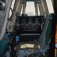 Пулеметов в хвосте нет а рабочее место - есть.