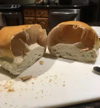 А что,его уже нельзя кушать?Вон корочка какая.