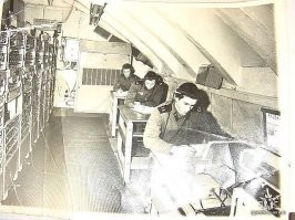 Это не 70 е, а немного попозже. 
Наш узел связи в 70 е:
заснеженный холм позади штабной пятиэтажки - КП дивизии РВСН и узел связи при нём.
Радиорелейщик (я и станция Р-405Д), центральный пульт ЛАЗа (КРОССов тогда уже не было), дежурные радиотелеграфисты (приёмники Р-155 "Брусника", но в начале 70 х были Р-250 "Кит").