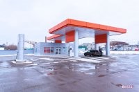 На АЗС водитель своим телом спас собственную «Ладу» от столкновения с фурой
