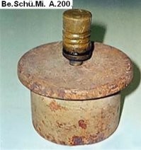 Самой опасной противопехотной миной времён Второй Мировой, с которой можно повстречаться и сегодня, считается немецкая А.200 она же "горчичная банка". Первые её образцы делались из жести, но потом для корпусов стали использовать стекло. Взрыватель тоже стеклянный, простейший химический на основе бертолетовой соли и серной кислоты. Заряд -- 150 гр мелинита. Мина практически не содержит металла (металлический только корпус капсюля-детонатора, какие-то доли грамма), полностью герметична, а в силу химической инертности стекла она, по некоторым данным, может сохранять работоспособность десятки и даже сотни лет. Более того, она становится только опаснее, потому что мелинит (пикриновая кислота) со временем разлагается на компоненты, которые могут сдетонировать даже от лёгкого сотрясения.

Одна радость: в войска эти мины поступили только осенью 1944 года, так что на территории России встретить её практически невозможно.