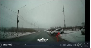 В тюрьме потом ещё сложней инстинкт  наработать.  На встречку нельзя. Табу.  А если столкновения не избежать, то в середине самое мягкое место.  
Скорость примерно 60 с момента когда начал сигналить, надо было бить по тормозам и ехать ей в зад.  Та возможно нашла бы себе приключений газанув и спасая задницу или бы даже разьехались, без повреждений.