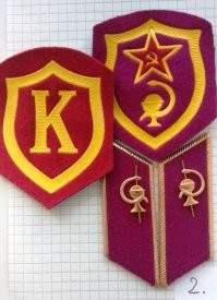 Хитер, как змей, и выпить не дурак.