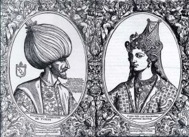На картинке слева: La Sultana Rossa. Автор Тициан.
На экскурсии в музее экскурсовод говорила, что портрета Роксоланы не существует. У мусульман-художников не было доступа в гарем, уж не говоря про художника-европейца.
Тициан, чья жизнь документирована весьма подробно, никогда не бывал в Стамбуле.
Искусствоведы предполагают, что Тициан взял гравированный портрет Роксоланы (скорей всего, отпечатанный Маттео Пагани в Венеции около 1550 года или сходный с ним) и создал, опираясь на него, свою картину маслом. Причём, он написал Роксолану, ( по свидетельству историка Вазари),  «в возрасте 16 лет», хотя в ту пору ей было уже около пятидесяти. Костюм он «раскрасил и улучшил», опираясь, очевидно, на описания и книги путешественников, бывавших в Османской империи.
Неизвестный художник. Парные гравюры Сулеймана и Роксоланы, ок. 1550